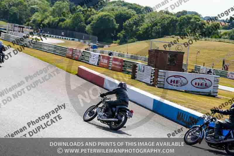 Vintage motorcycle club;eventdigitalimages;mallory park;mallory park trackday photographs;no limits trackdays;peter wileman photography;trackday digital images;trackday photos;vmcc festival 1000 bikes photographs